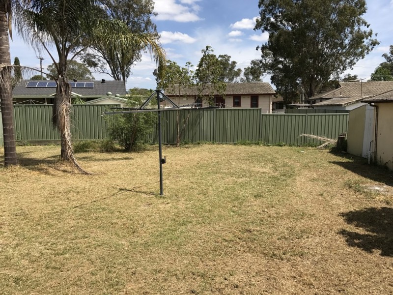 30 Minadanao Avenue, Lethbridge Park NSW 2770