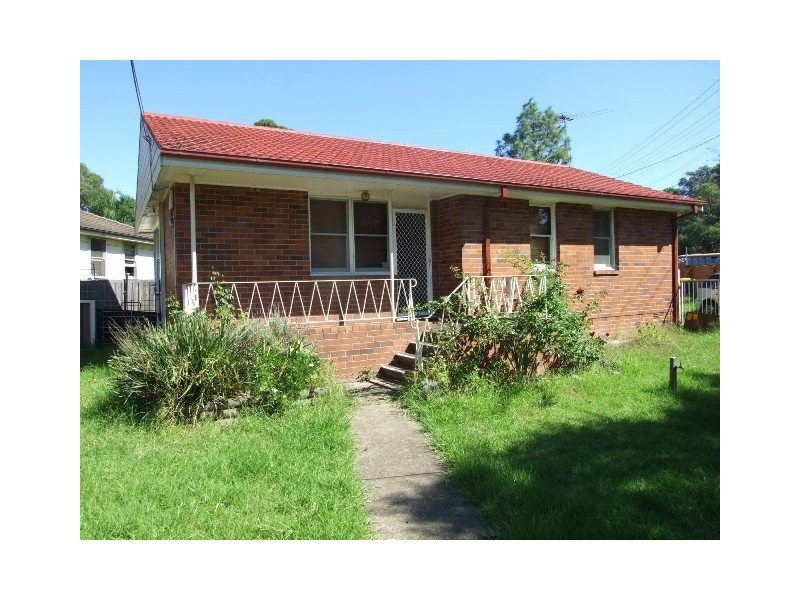 2 Waitaki Place, Lethbridge Park NSW 2770