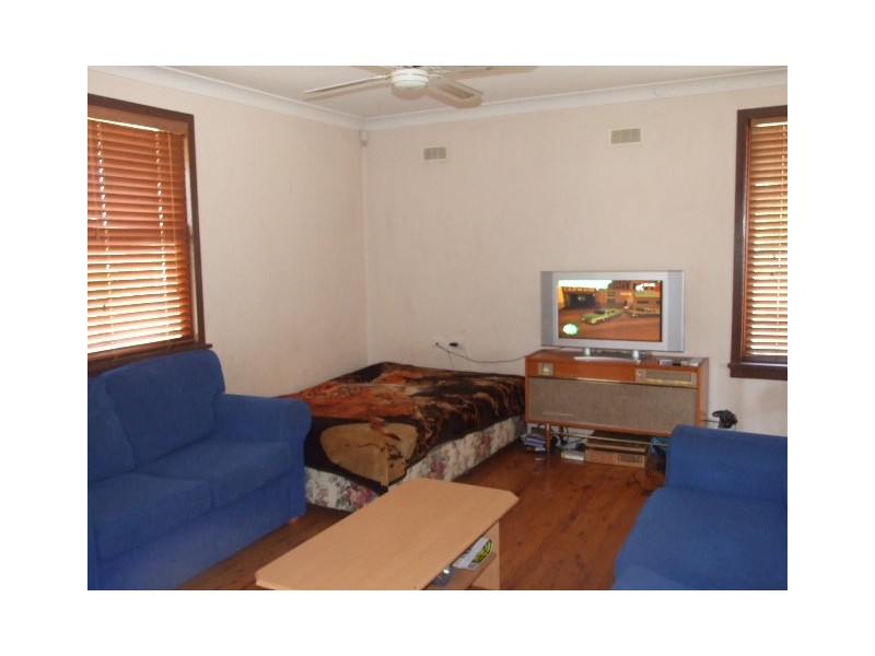 2 Waitaki Place, Lethbridge Park NSW 2770