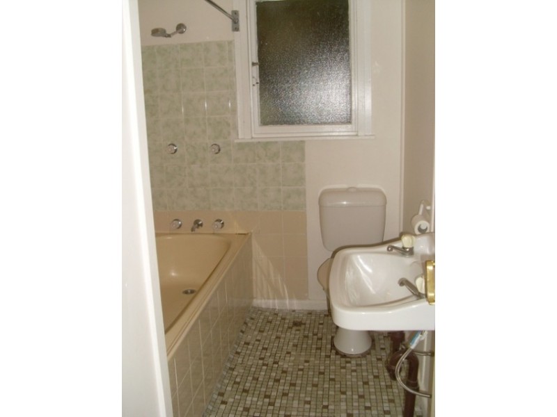 62 Lucena Crescent, Lethbridge Park NSW 2770