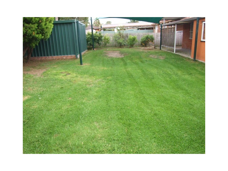 1 Malone Cres, Dean Park NSW 2761