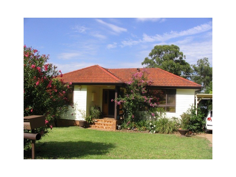 25 Bulolo Drive, Whalan NSW 2770