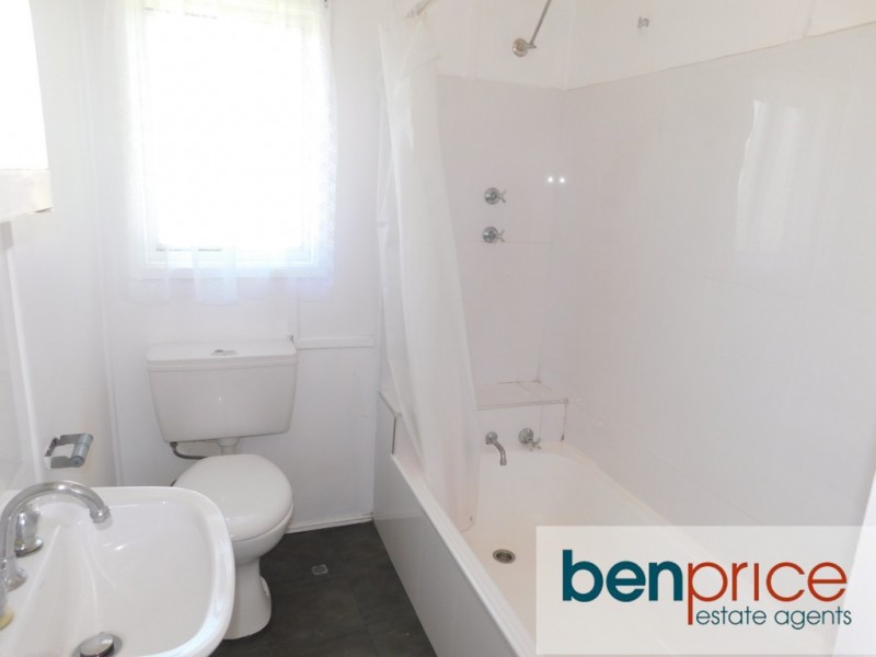 27 Gasmata crescent, Whalan NSW 2770