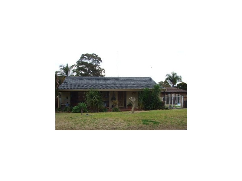 64 Shadlow Cres, St Clair NSW 2759