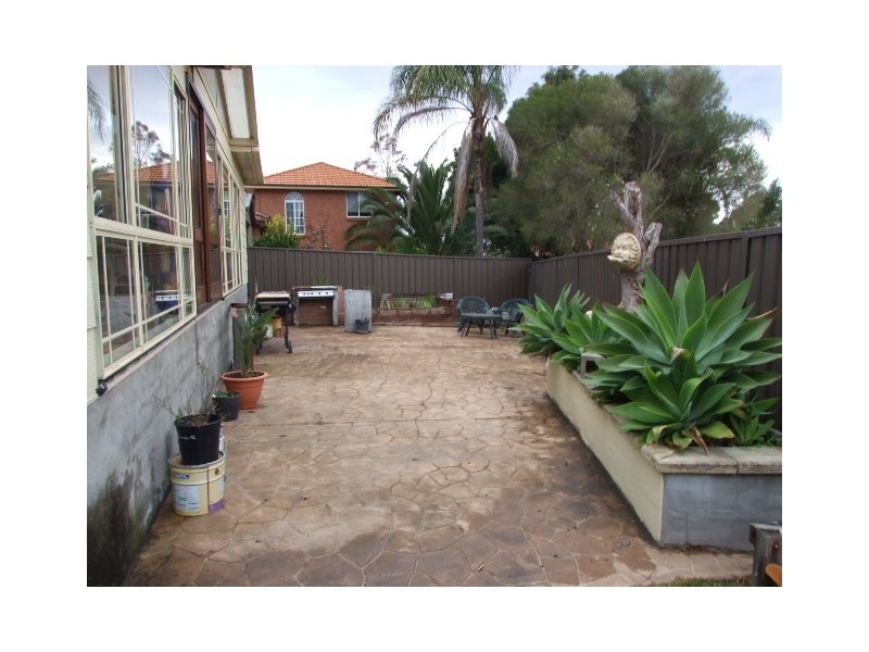 64 Shadlow Cres, St Clair NSW 2759