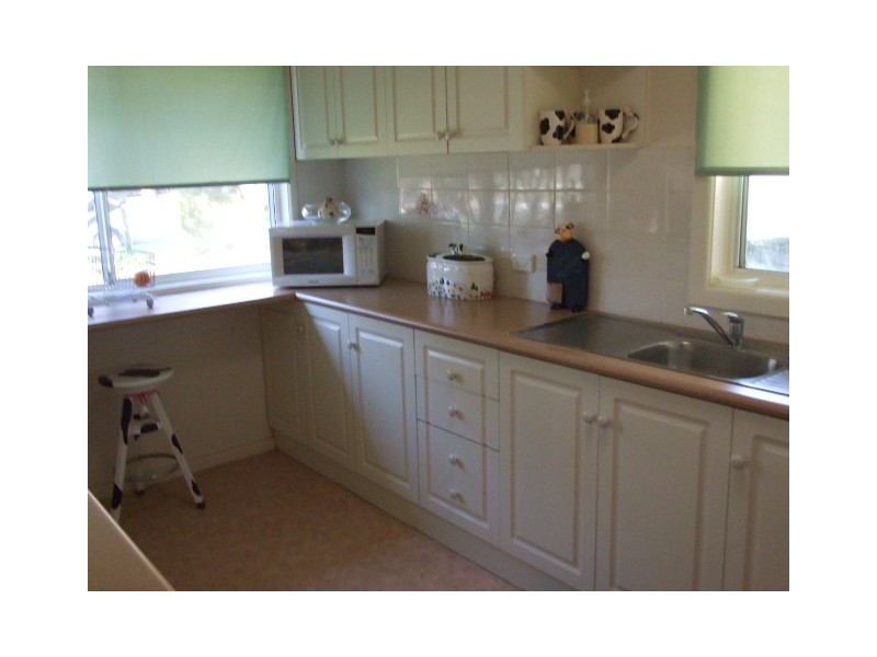 10 Tahiti Ave, Lethbridge Park NSW 2770