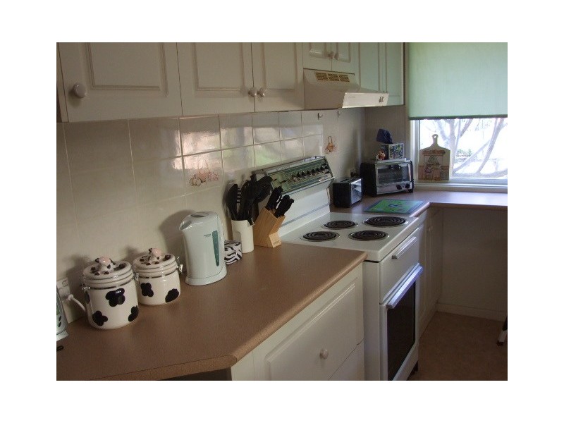 10 Tahiti Ave, Lethbridge Park NSW 2770