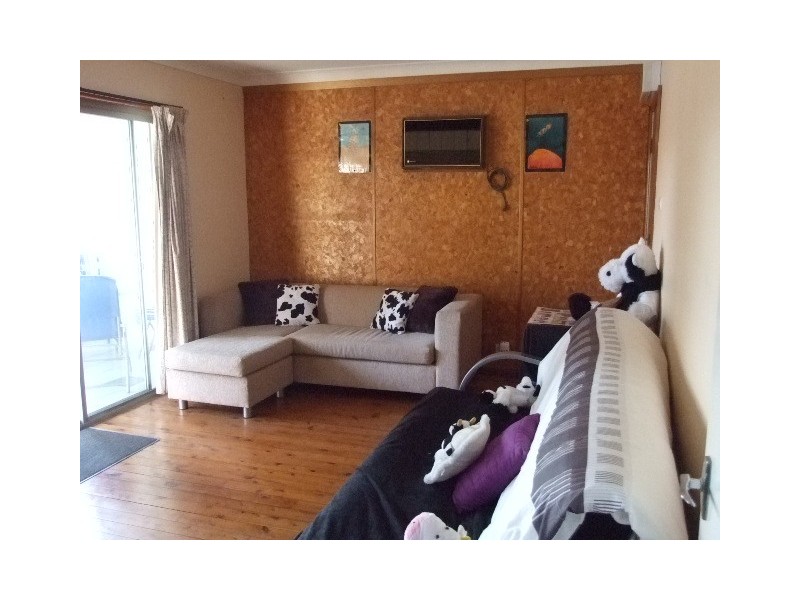 10 Tahiti Ave, Lethbridge Park NSW 2770