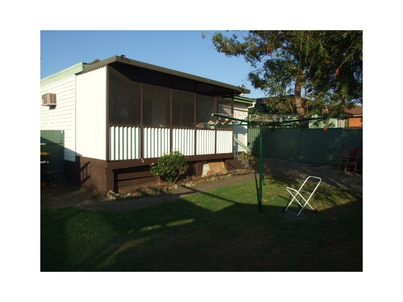 10 Tahiti Ave, Lethbridge Park NSW 2770