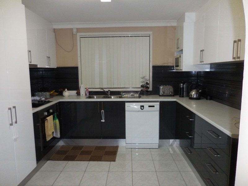 60 Alpine Cct, St Clair NSW 2759