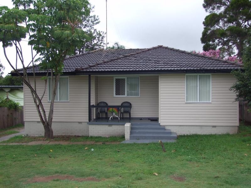 6 Leyte Avenue, Lethbridge Park NSW 2770