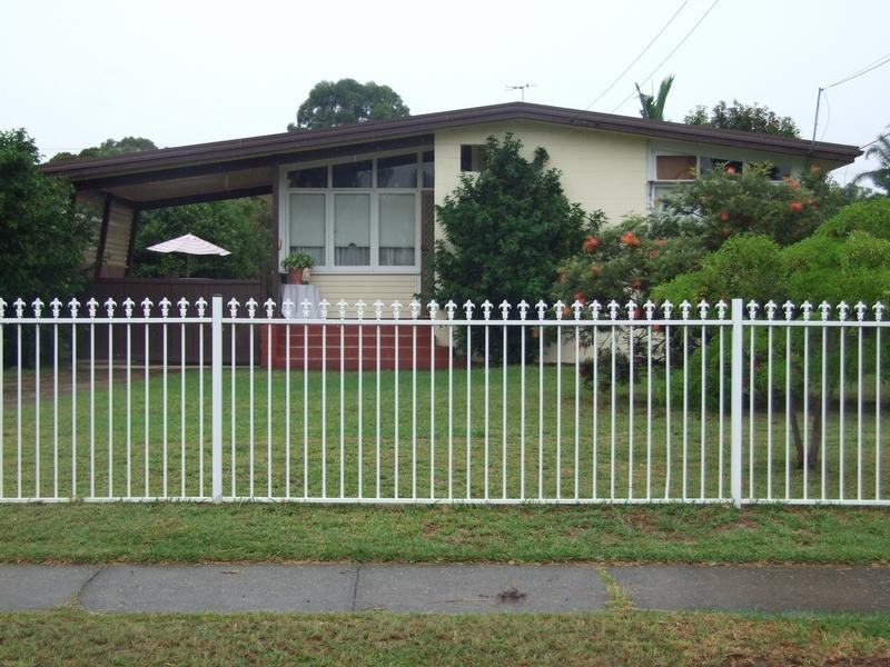 18 Taranaki Place, Lethbridge Park NSW 2770