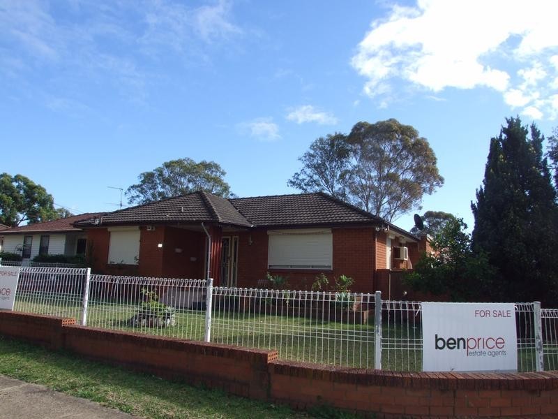 2 Mendana Street, Lethbridge Park NSW 2770