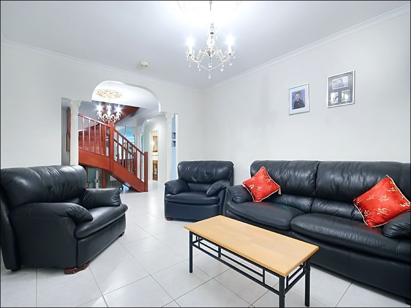 13 Charmer Crescent, Minchinbury NSW 2770