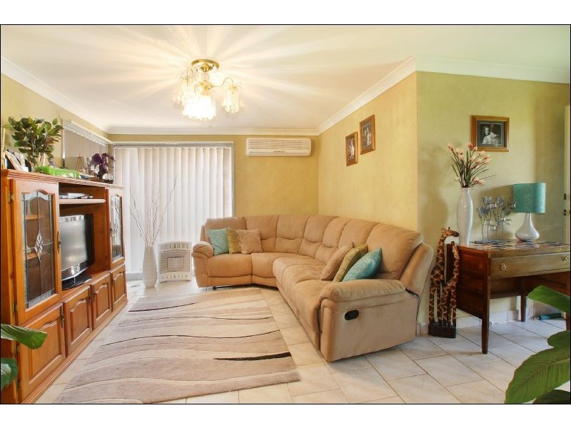 10 Poa Place, Glenmore Park NSW 2745