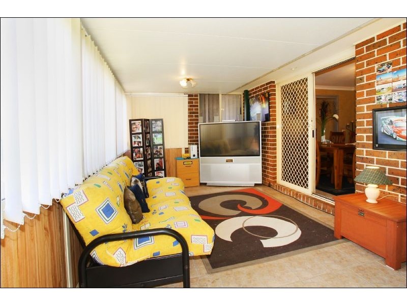 10 Poa Place, Glenmore Park NSW 2745