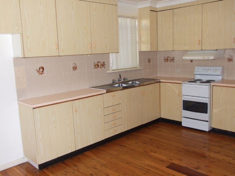 27 Tasman Ave, Lethbridge Park NSW 2770