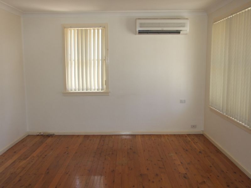 27 Tasman Ave, Lethbridge Park NSW 2770