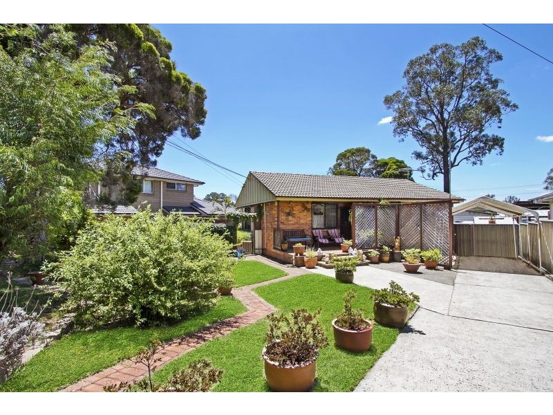 9 Waitaki Street, Lethbridge Park NSW 2770