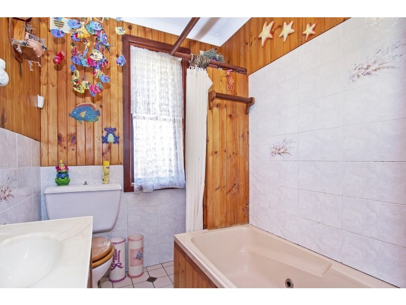 9 Waitaki Street, Lethbridge Park NSW 2770