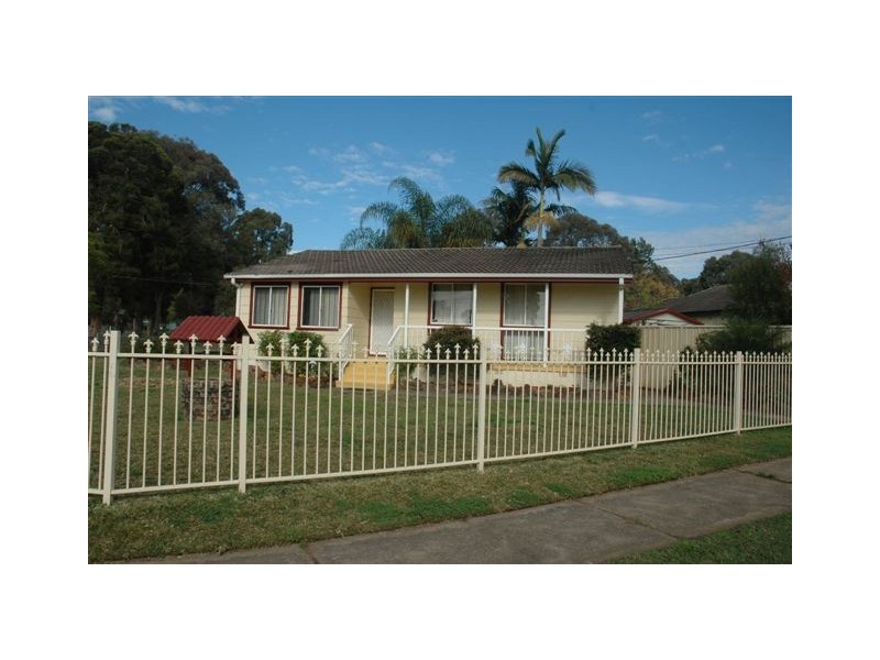 32 Tasman Ave, Lethbridge Park NSW 2770