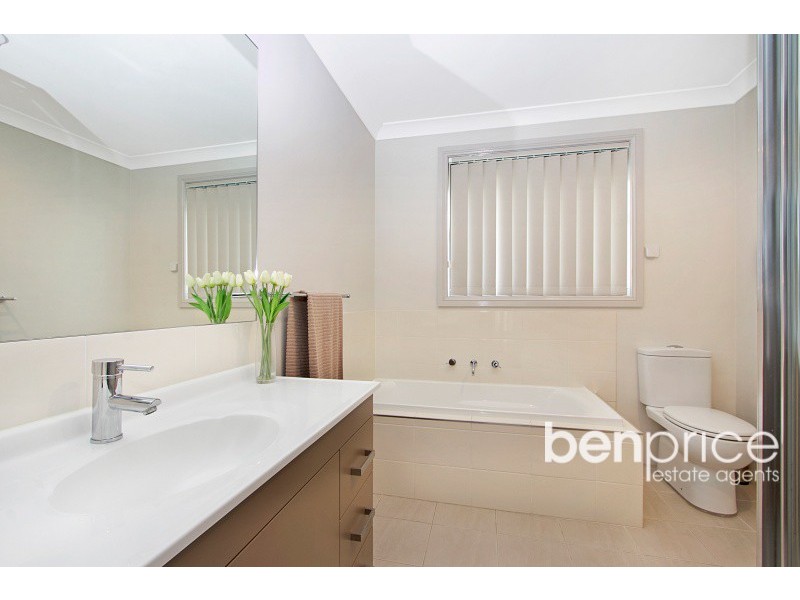 20 Mackay Cct, Ropes Crossing NSW 2760