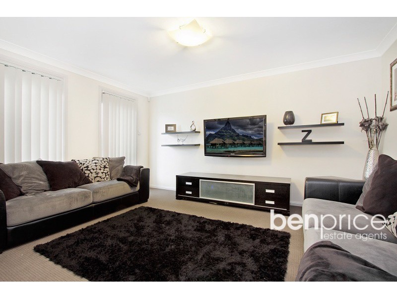 20 Mackay Cct, Ropes Crossing NSW 2760