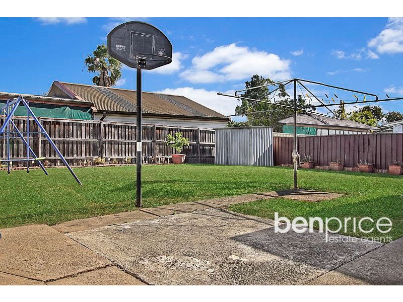 16 Stevenage Rd, Hebersham NSW 2770