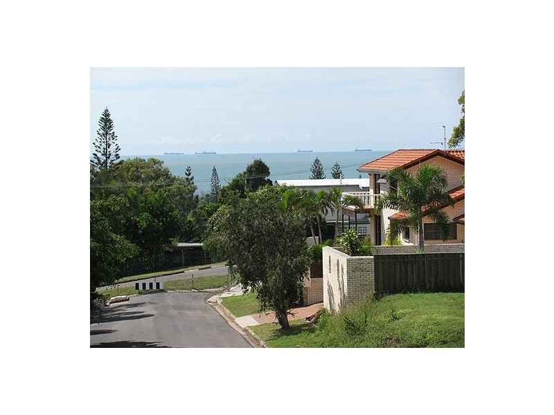 33 Booth Avenue, Tannum Sands QLD 4680