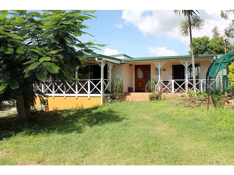 9 Gladstone Street, Mount Larcom QLD 4695