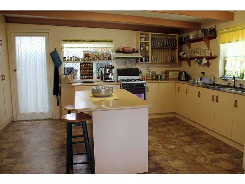 9 Gladstone Street, Mount Larcom QLD 4695