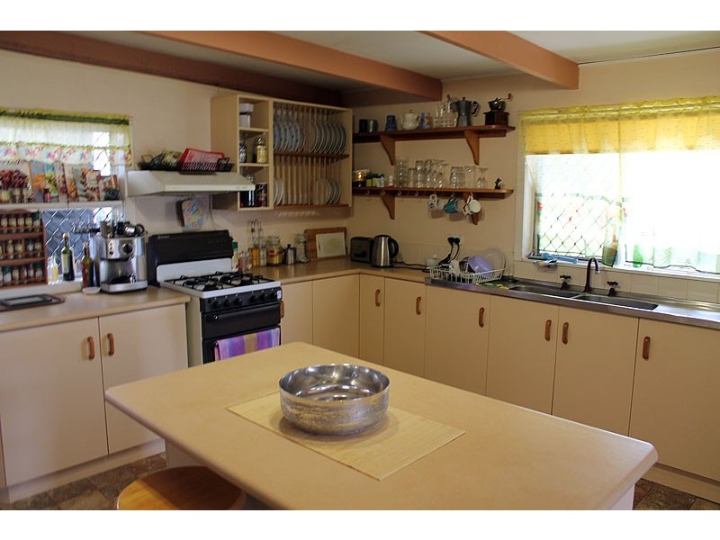 9 Gladstone Street, Mount Larcom QLD 4695