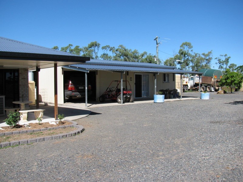 1929 Gladstone-Mt Larcom Road, Mount Larcom QLD 4695