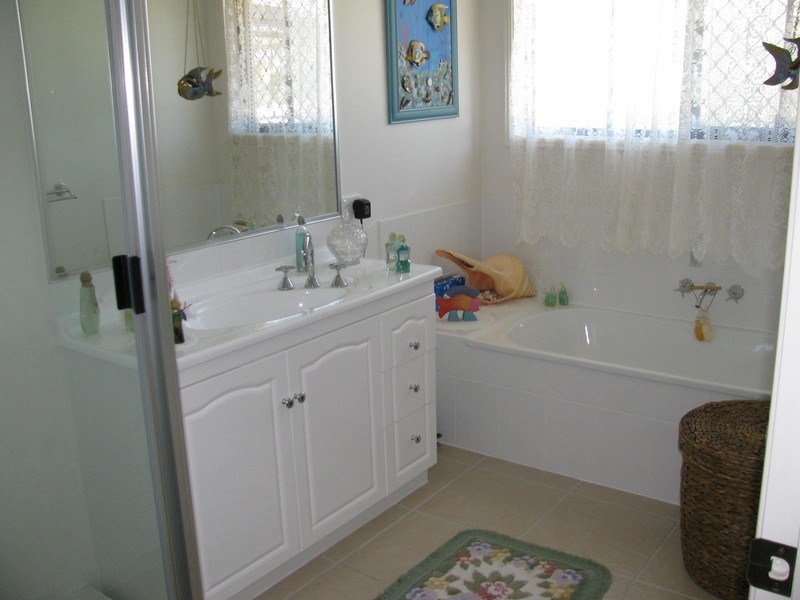 1929 Gladstone-Mt Larcom Road, Mount Larcom QLD 4695
