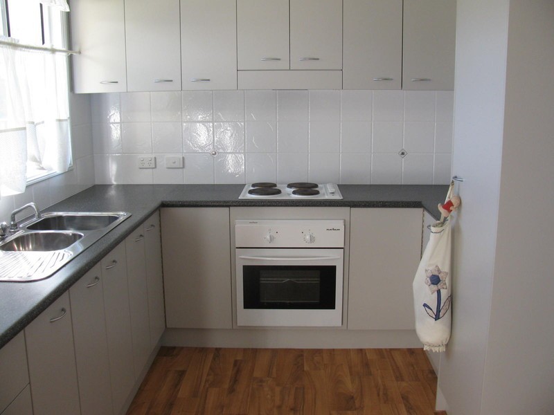 12 Hickman Street, Bororen QLD 4678