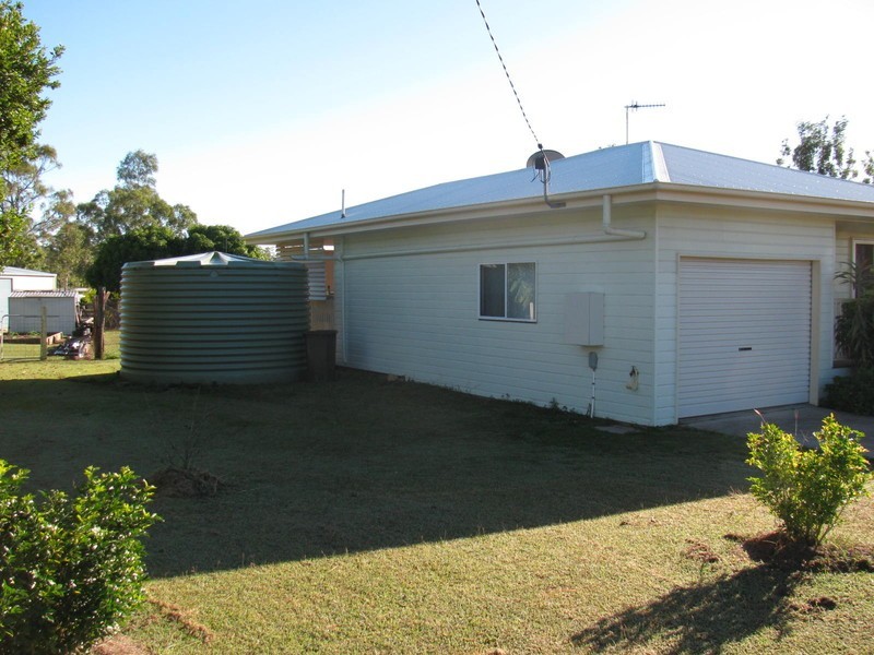 12 Hickman Street, Bororen QLD 4678