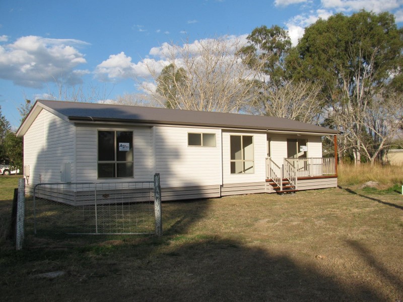 14 Dawes Street, Nagoorin QLD 4680