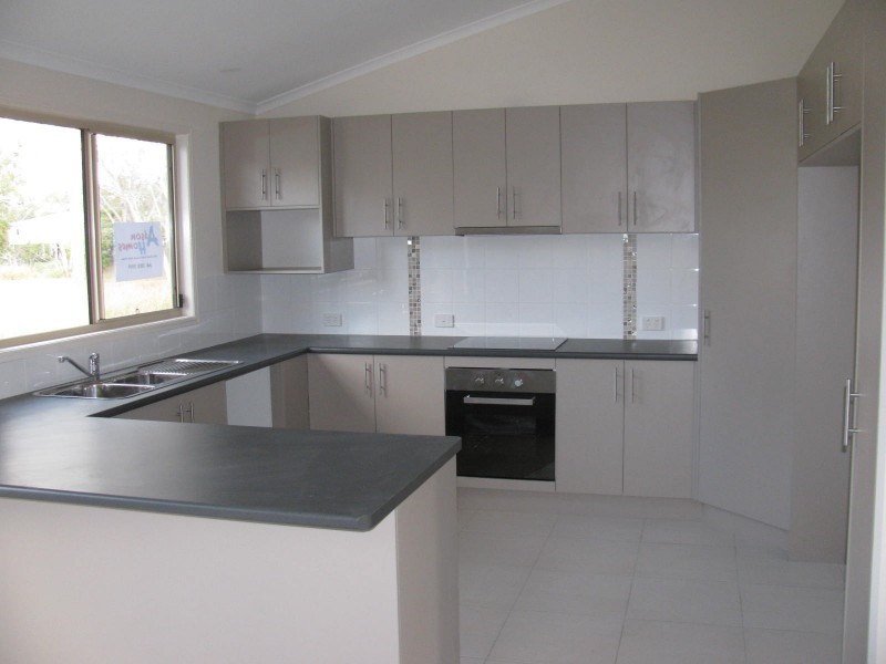 14 Dawes Street, Nagoorin QLD 4680