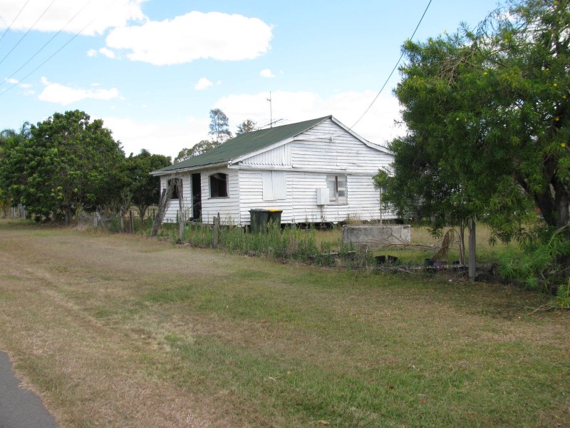 35 Martin Street, Bororen QLD 4678