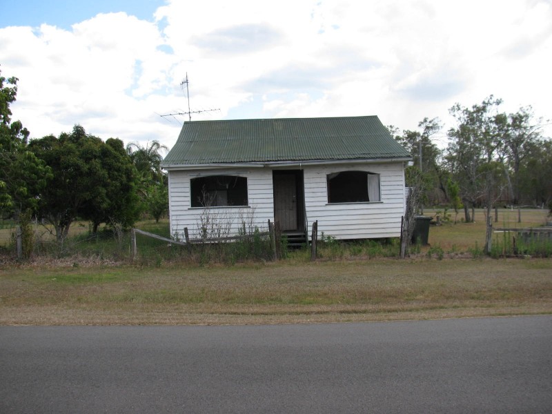 35 Martin Street, Bororen QLD 4678