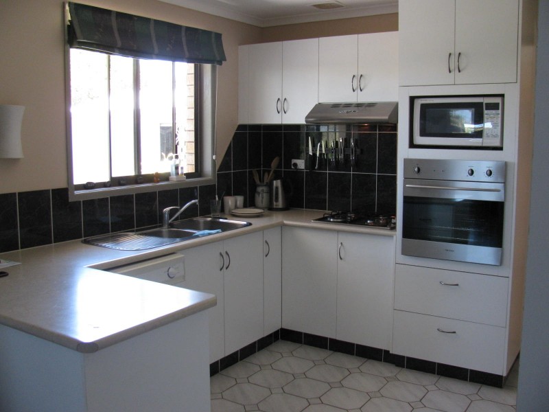 26 Edward Street, Boyne Island QLD 4680