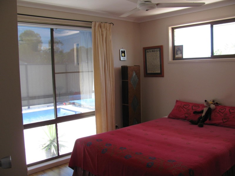 26 Edward Street, Boyne Island QLD 4680