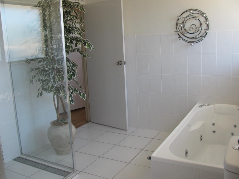26 Edward Street, Boyne Island QLD 4680