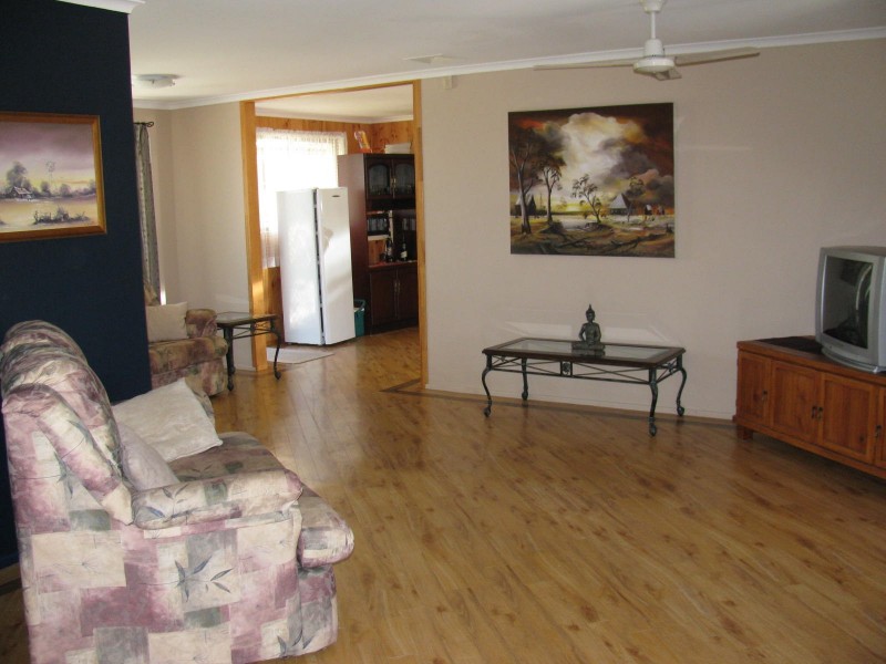 26 Edward Street, Boyne Island QLD 4680