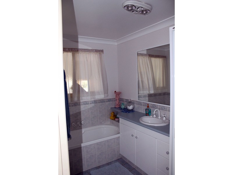 2 Kirrang Place, Boyne Island QLD 4680