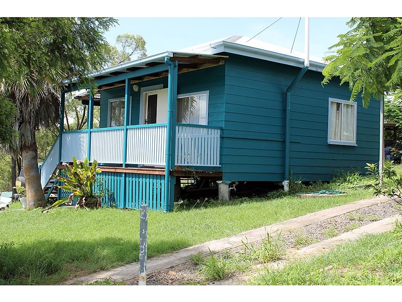 9 Gladstone Street, Mount Larcom QLD 4695