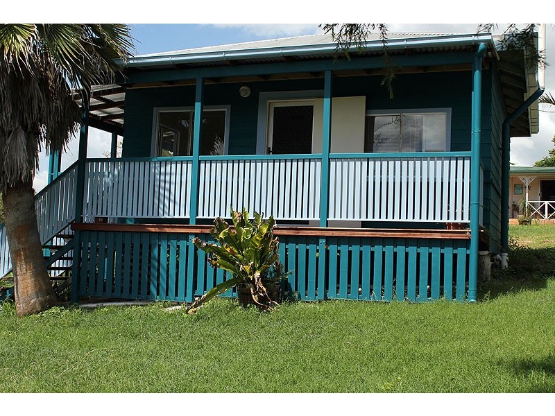 9 Gladstone Street, Mount Larcom QLD 4695