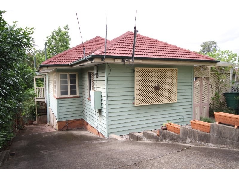 32 Downes Street, Tarragindi QLD 4121