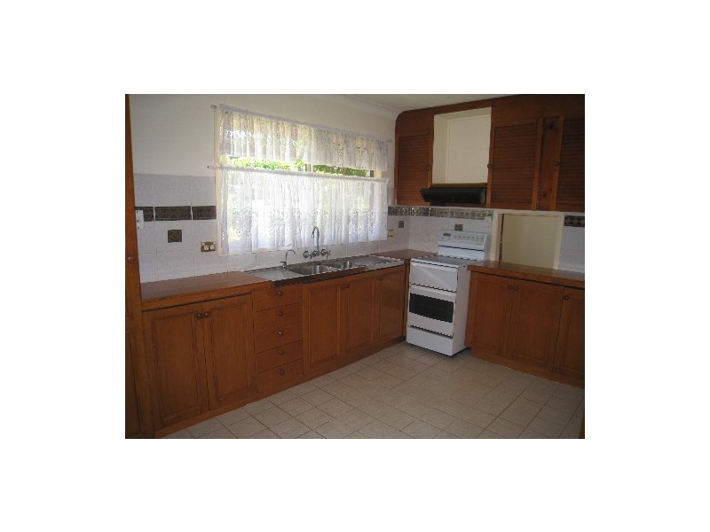 8 Montreal Street, Wishart QLD 4122