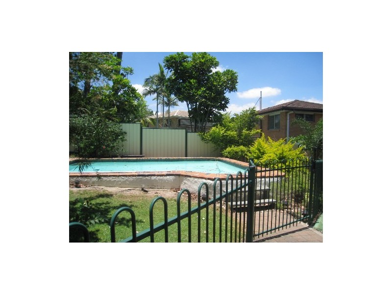 8 Montreal Street, Wishart QLD 4122